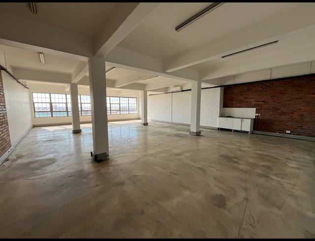 150M² BUSINESS TO LET IN WOODSTOCK